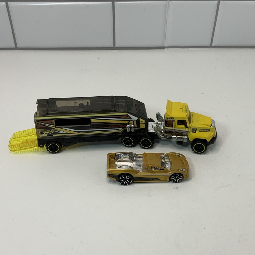 HOT WHEELS 2014 - CITY - SUPER RIGS DESERT FORCE W/ HYPERTRUCK CAR